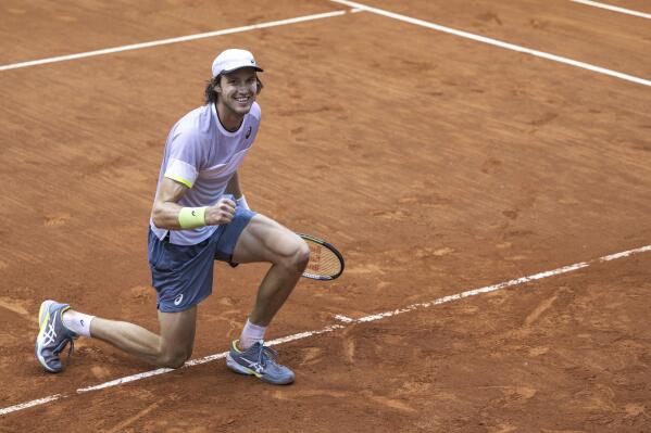 Unseeded Nicol s Jarry beats Grigor Dimitrov in 2 sets to win